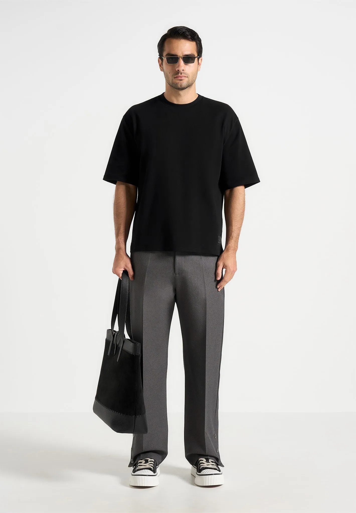 Paul - Relaxed Fit T-Shirt - Black Fashion Forward Trendy Vibes