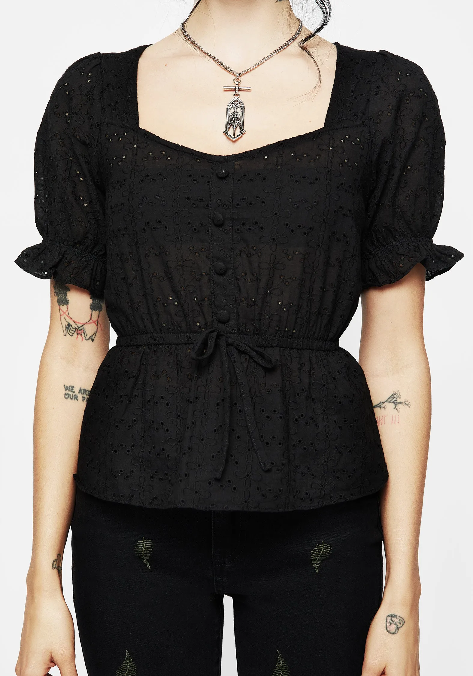 MeshVentilation Reinforced Hem Stitching Pendula Ruffle Top