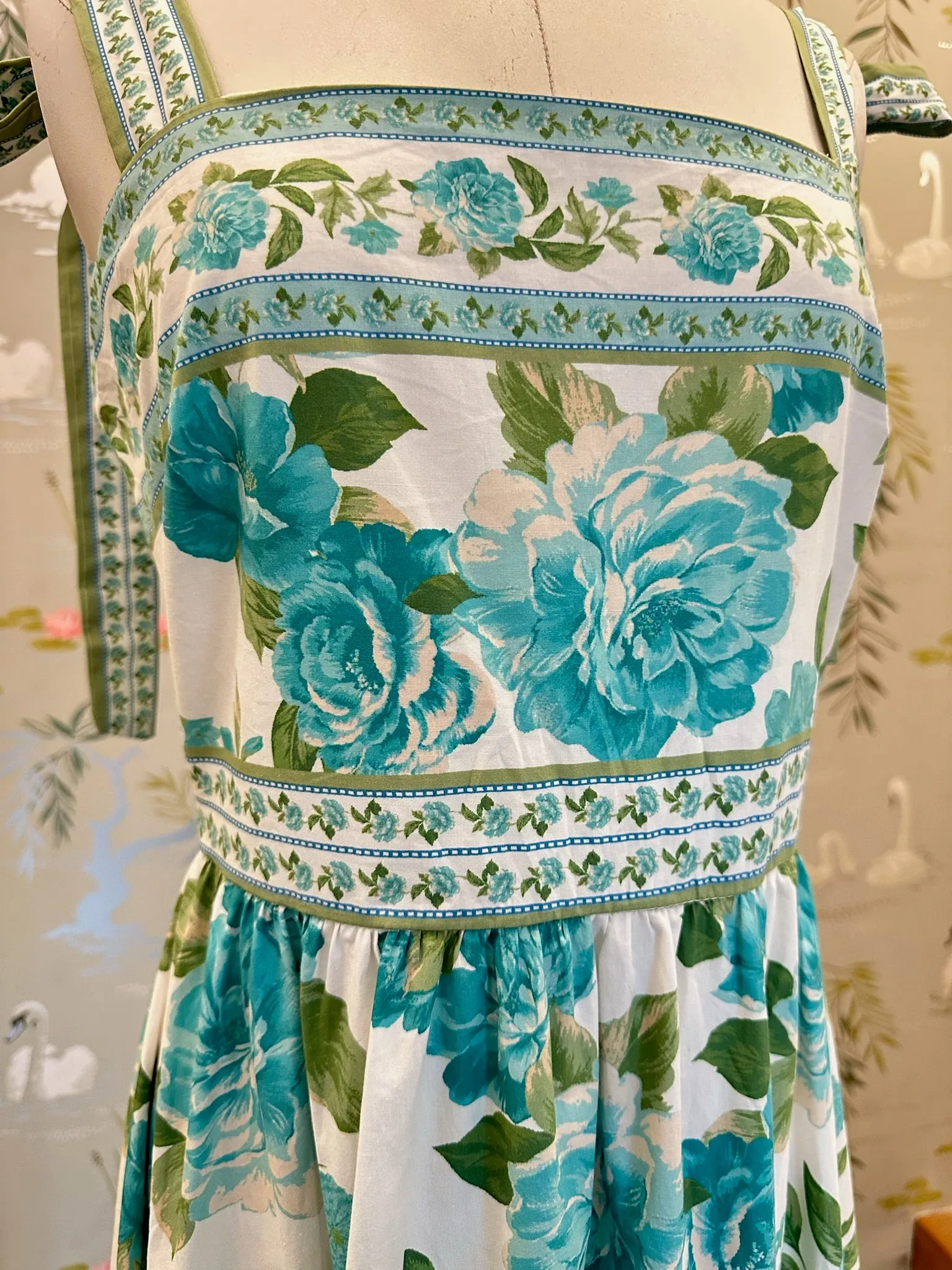 Peony Midi Dress Active Moments