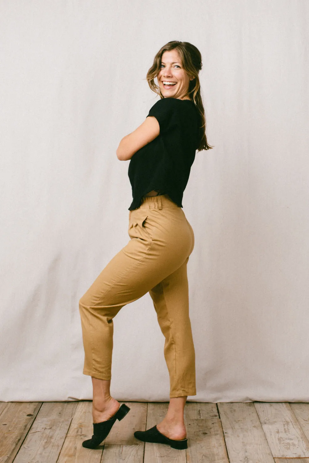 Tapered leg Perfect Pant 2.0 in Tawny Linen