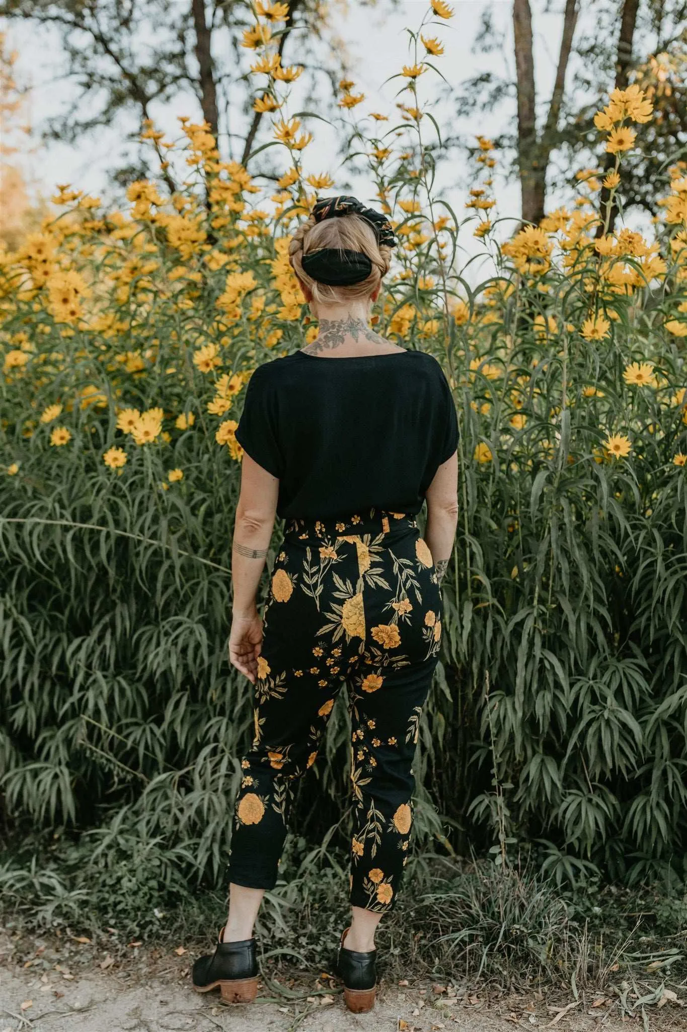 Comfy Vibes Metallic accents Perfect Pant in Black Marigold