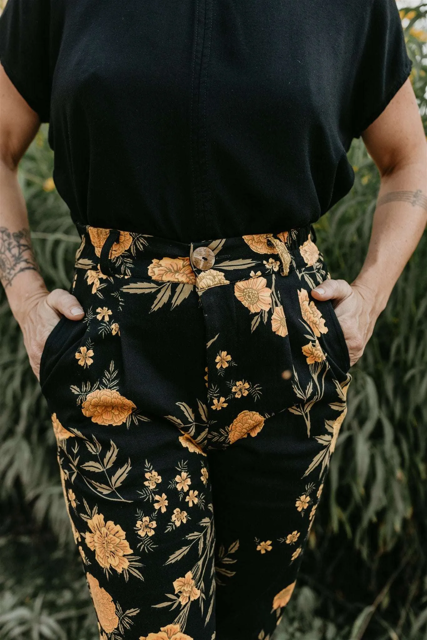 Travel Fit Relaxed Comfort Fit Perfect Pant in Black Marigold