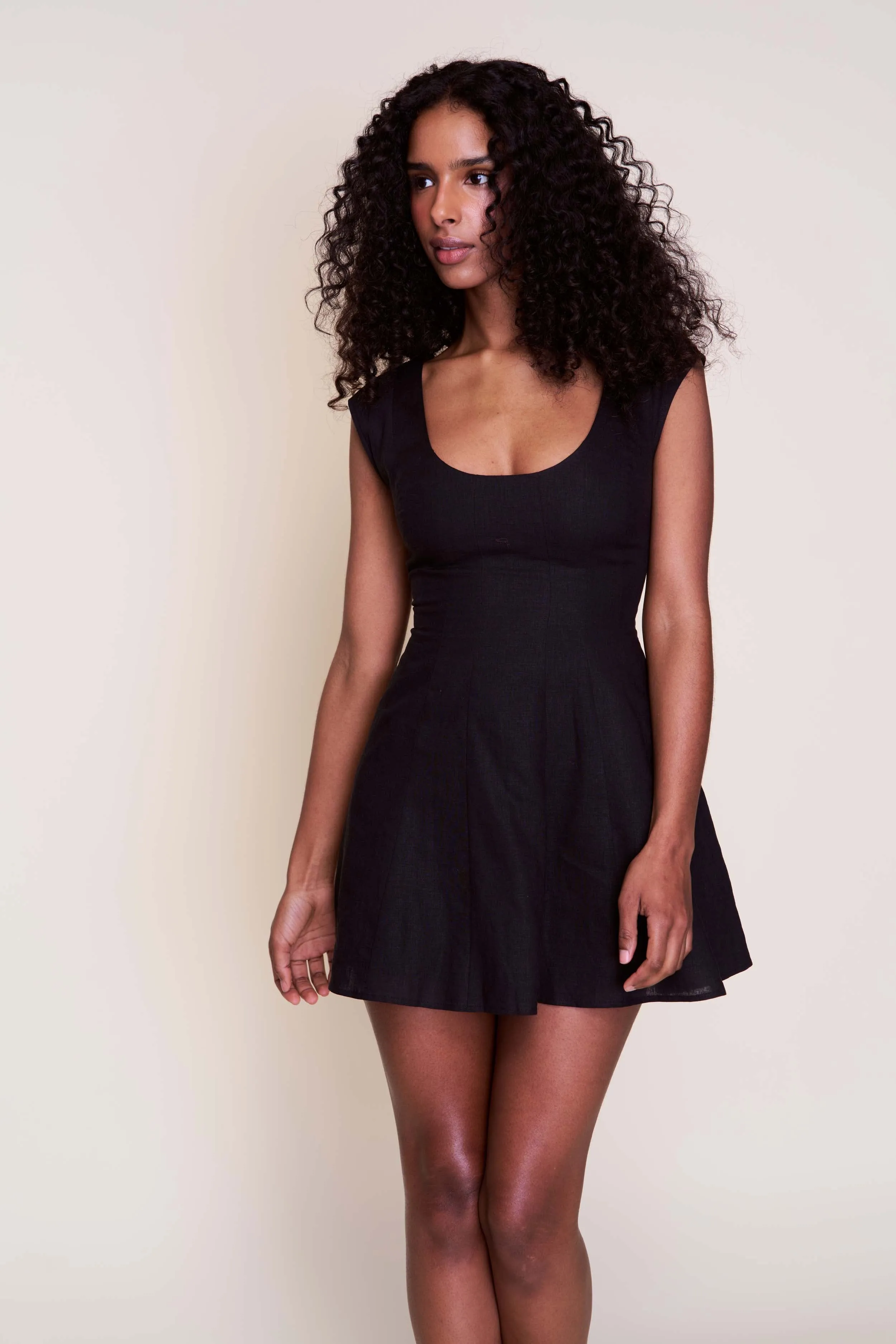 City Mood Slender Look Leila Mini Dress