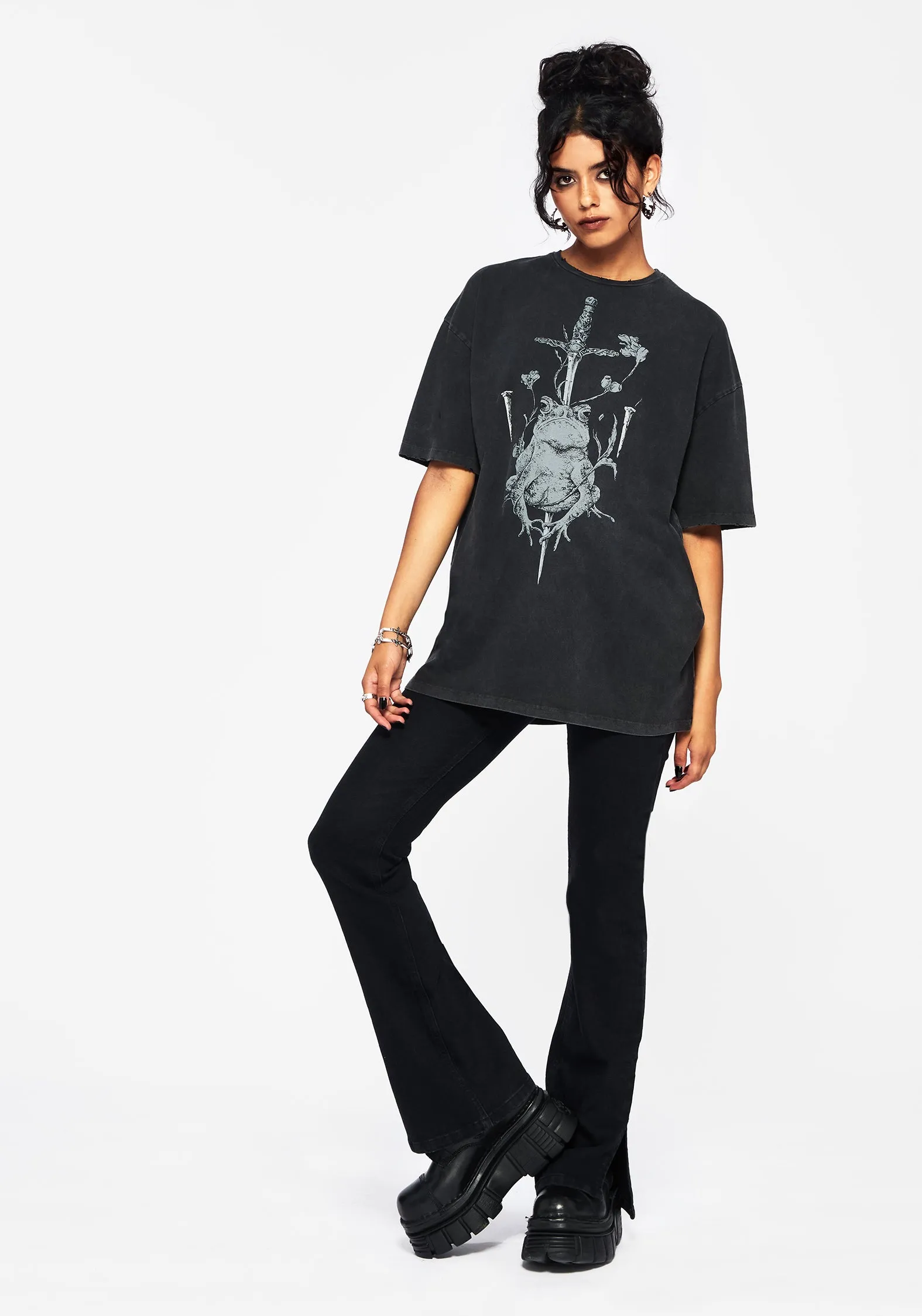 SoftenedNeckline Street Style Trend Anura Oversized Acid Wash Frog Graphic Print T-shirt