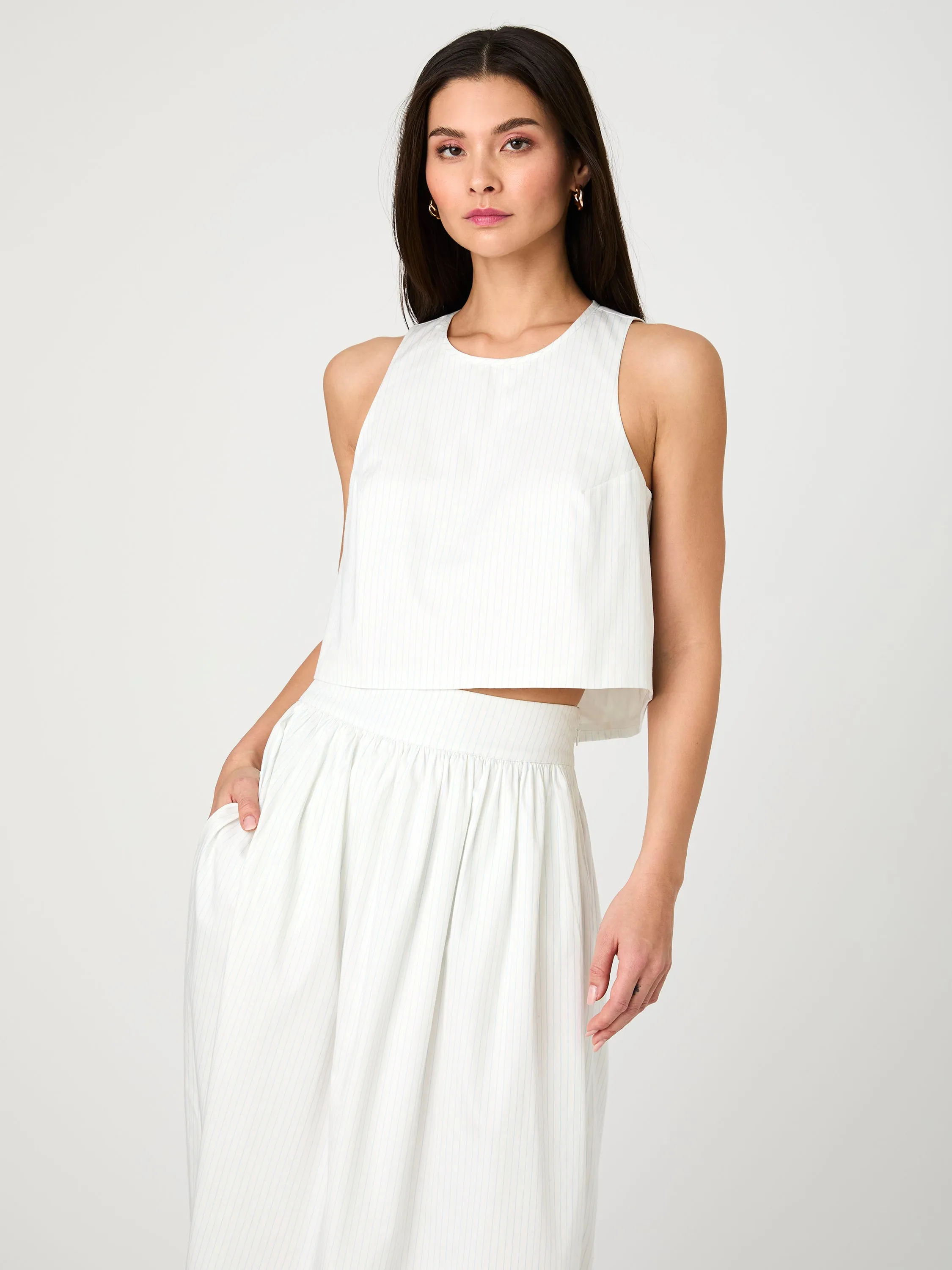 Double Stitched Hem BreathableMesh Pinstripe Poplin Shell Top