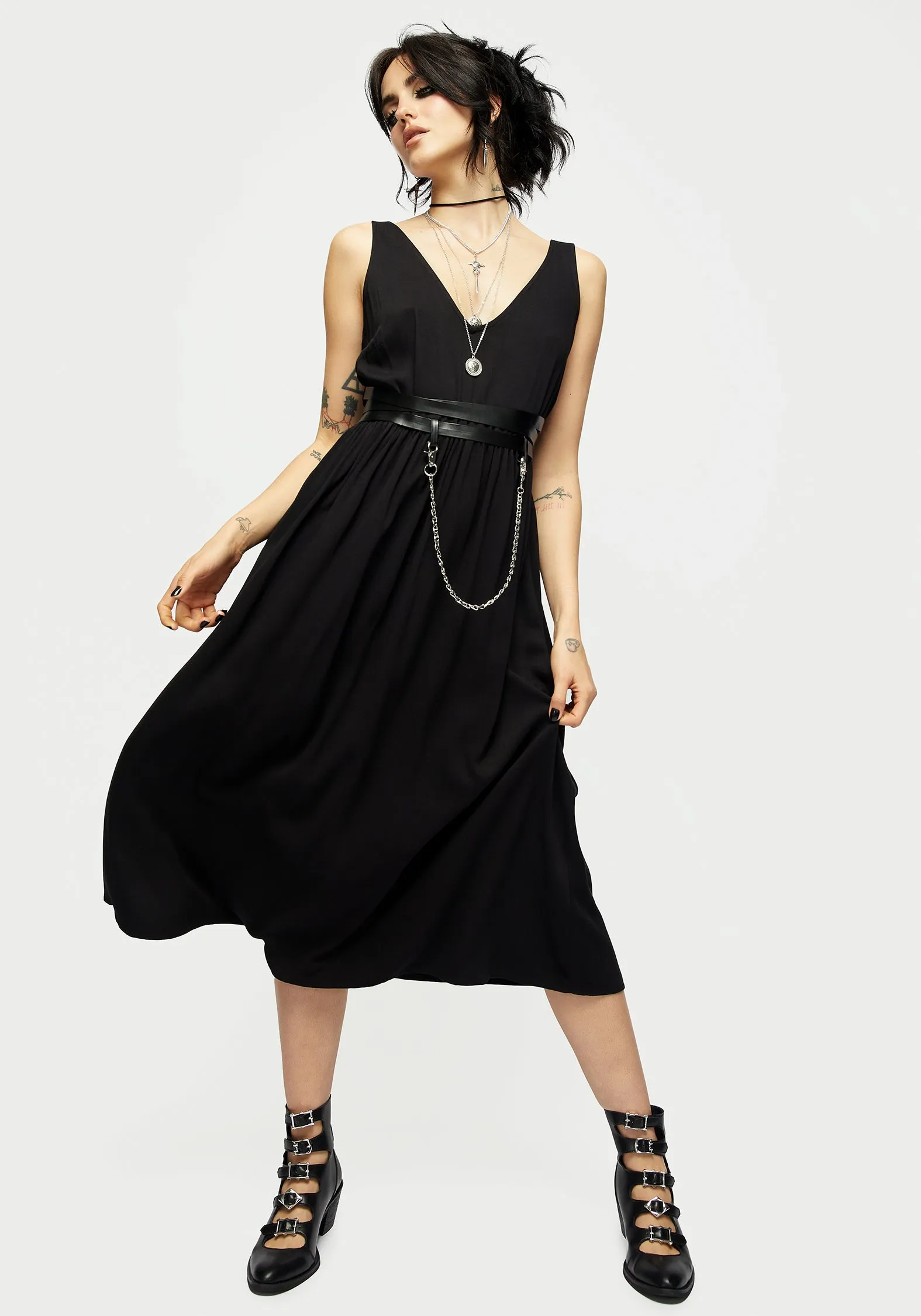 Clean Drape Romantic date dress Raven V-Neck Sleeveless Chain Midi Dress