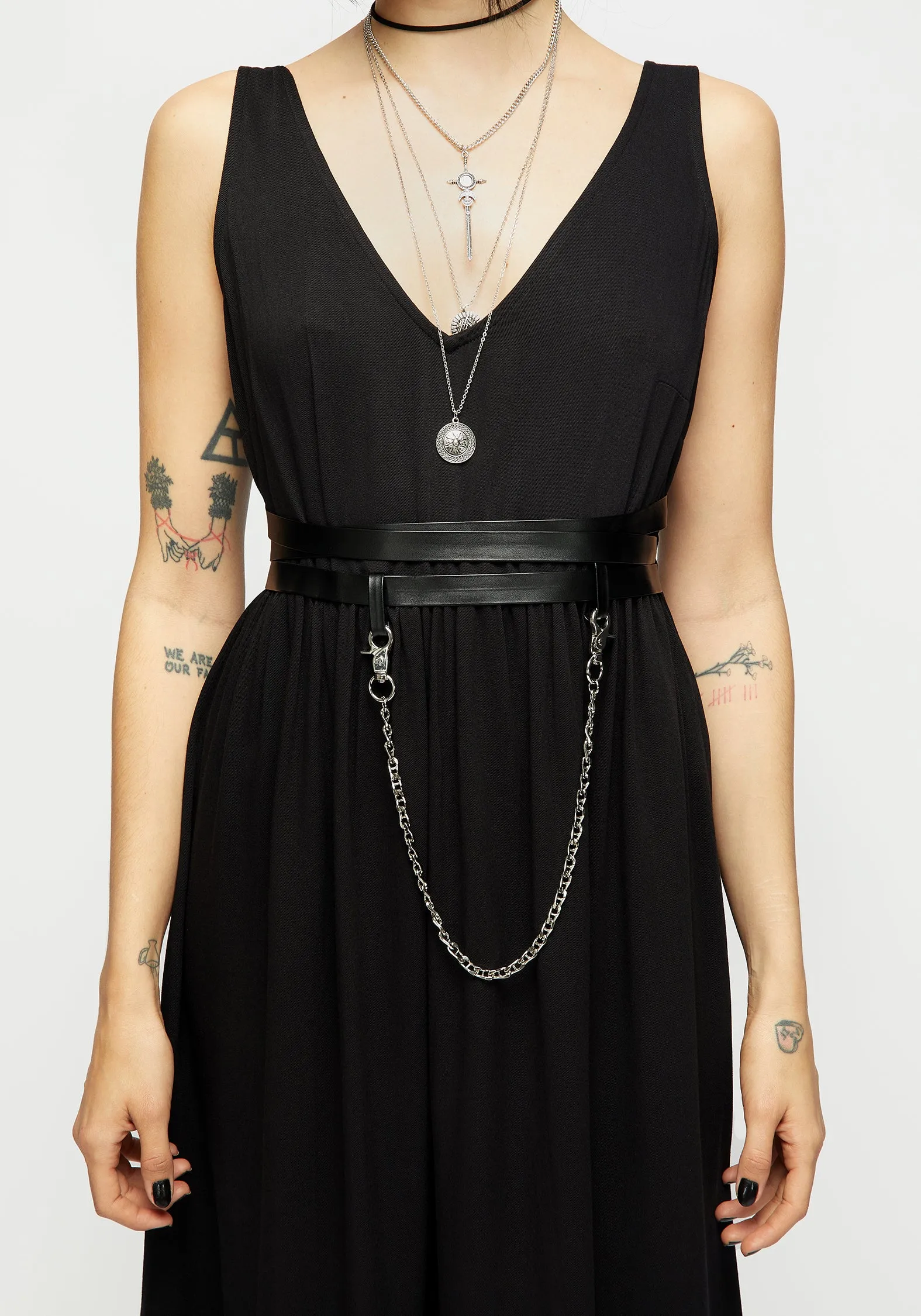 Festival-Ready Raven V-Neck Sleeveless Chain Midi Dress