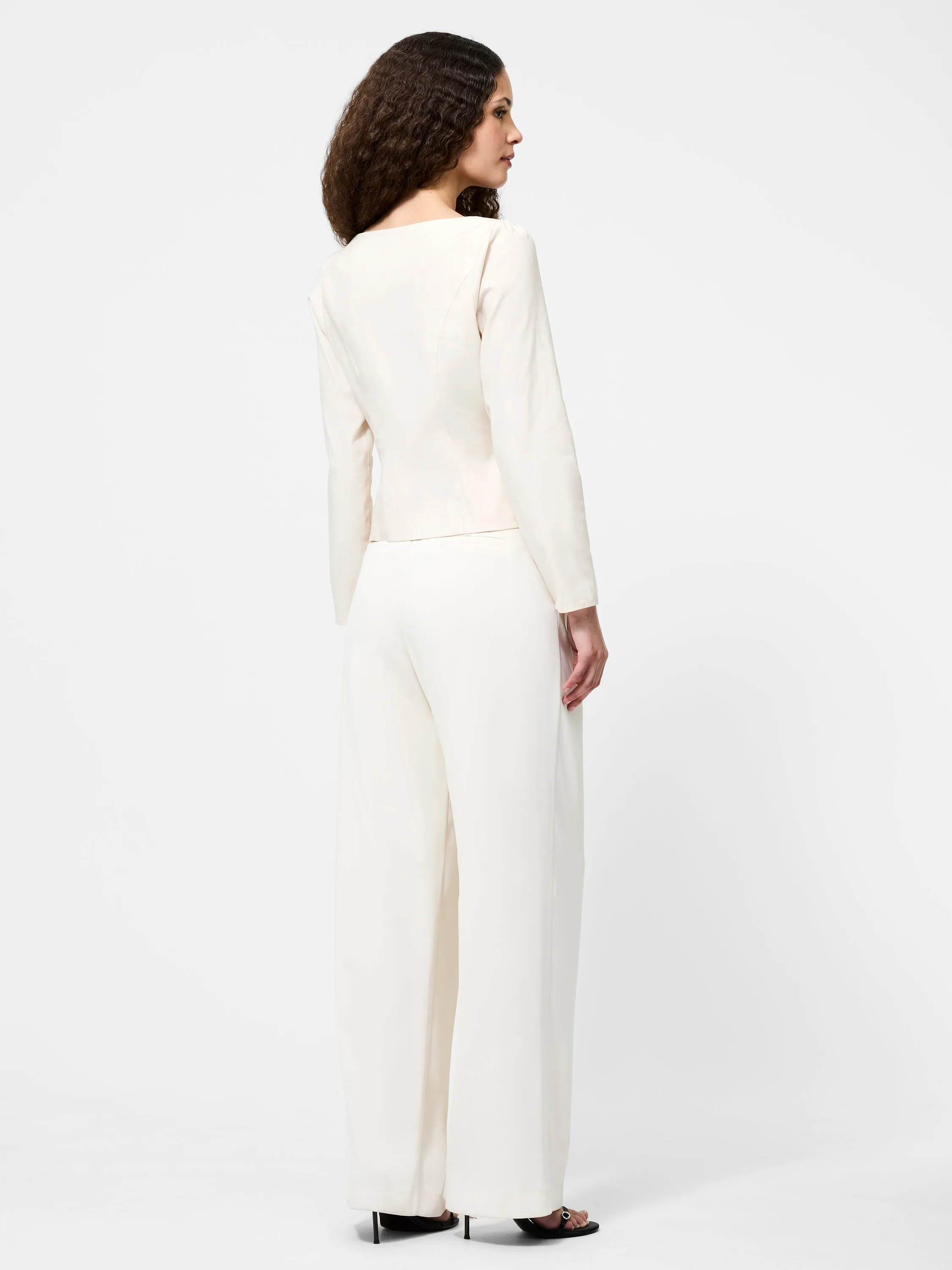 Comfortable Collar Four Way Stretch Fabric Inga Poplin Scoop Neck Top