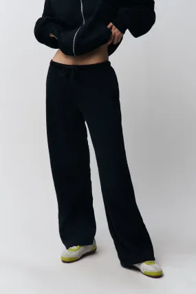 Relaxed Drawstring Sweatpant Tapered ankle Lined interior