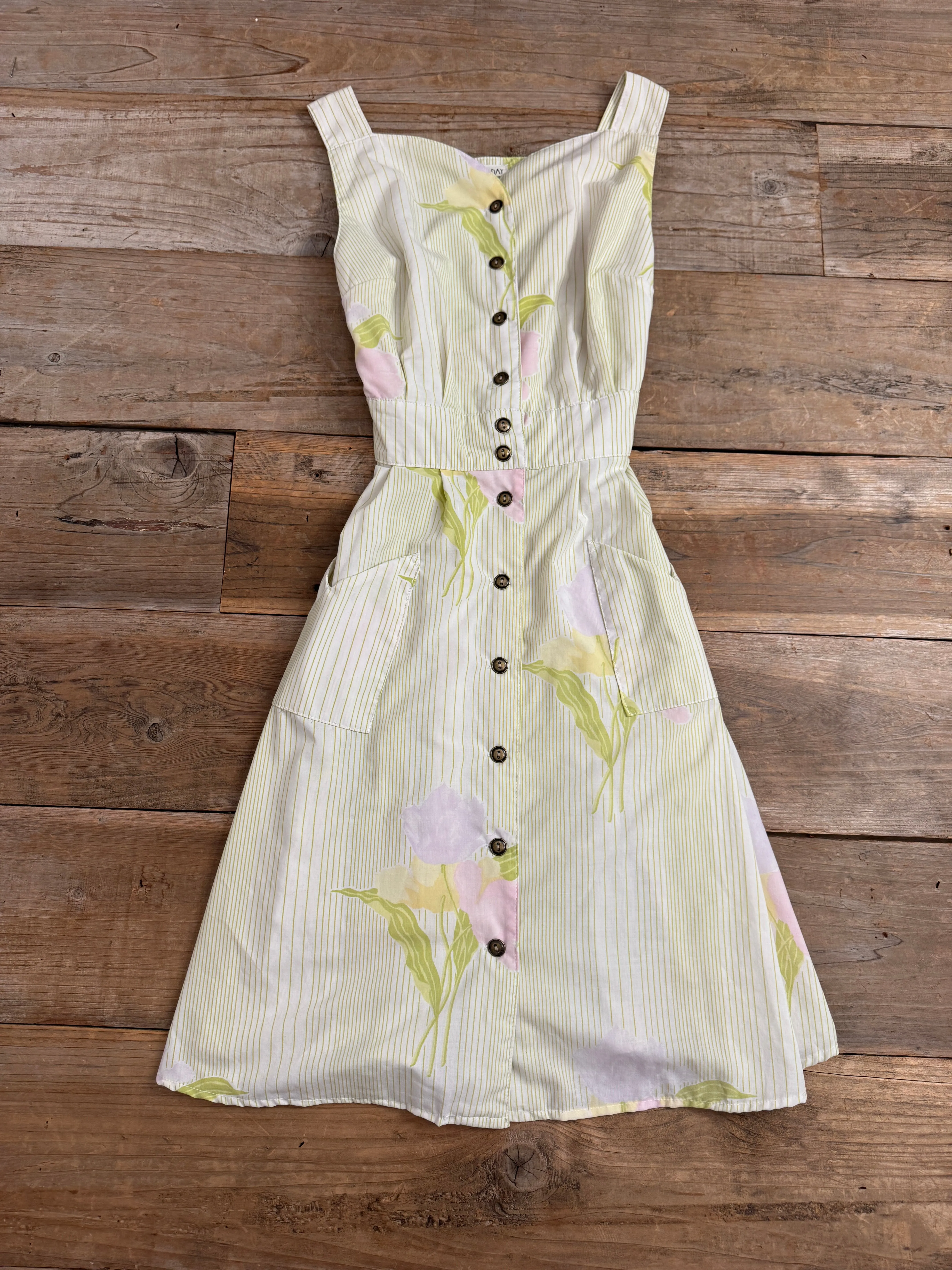 Sheet Dress in One of a Kind in Medium Soft Lines Office Cool