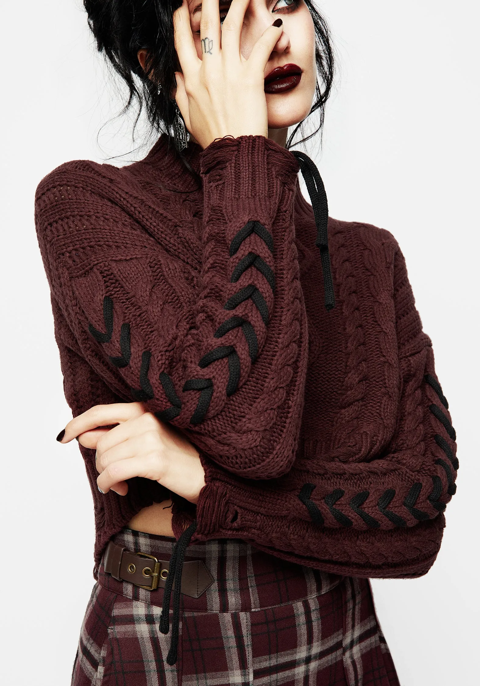 Knit Reinforced Edges Textured Weave Skulk Distressed Cable Knit Crop Jumper