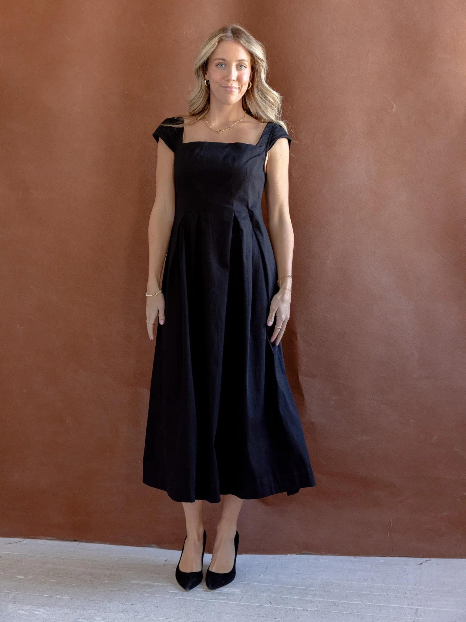 Chloe Dress - Black Relaxed Style Subtle Edge