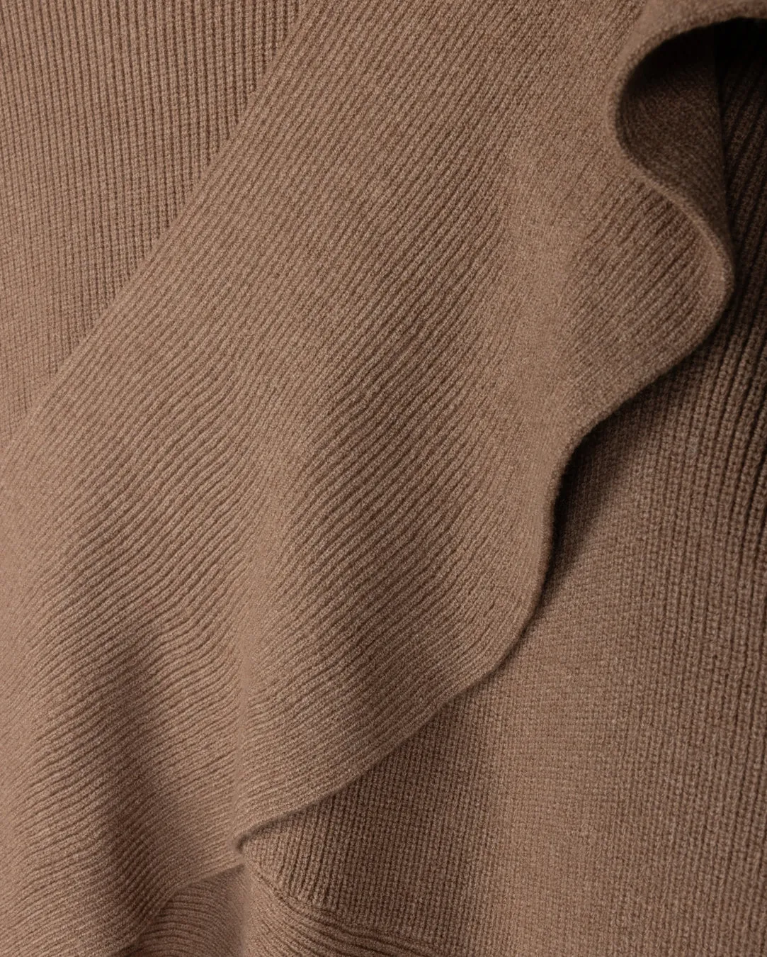 Static Reducing Finish Chilly Layer Anno Knit Ruffle Detailed