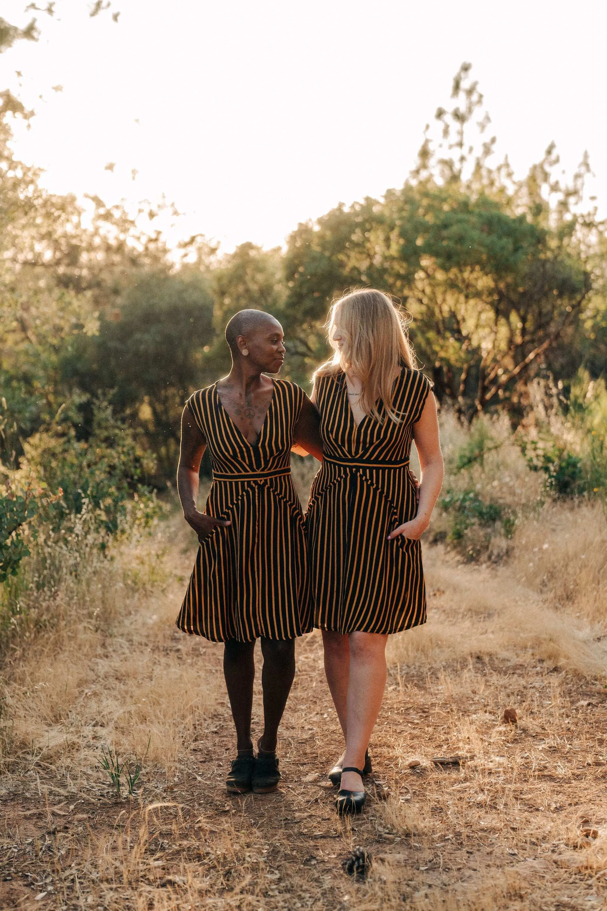 relaxed elegance Zip Closure Spicy Xena 2.0 in Gold Stripe