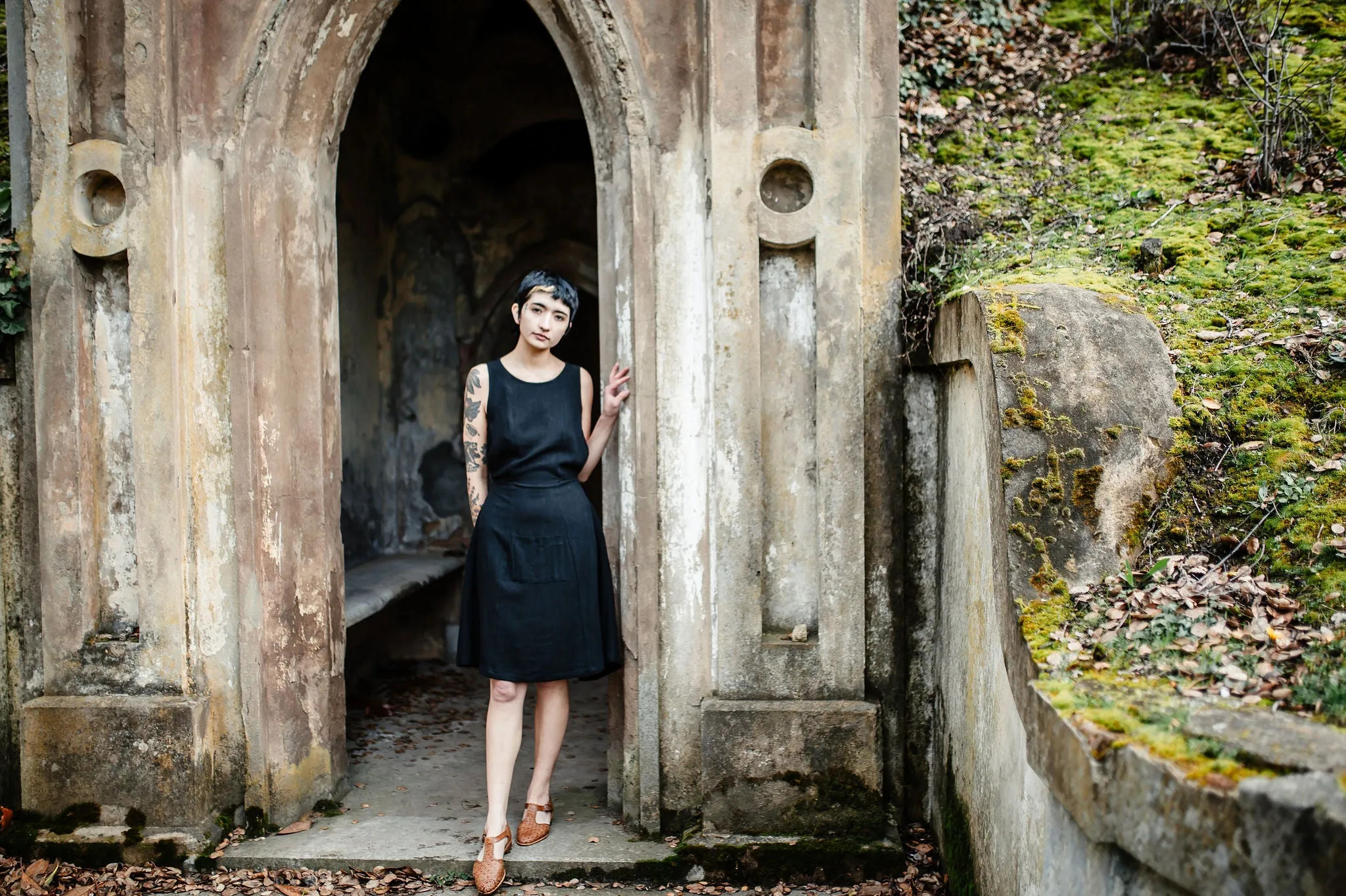 Relaxed fit wear Tia Dress in Black Linen