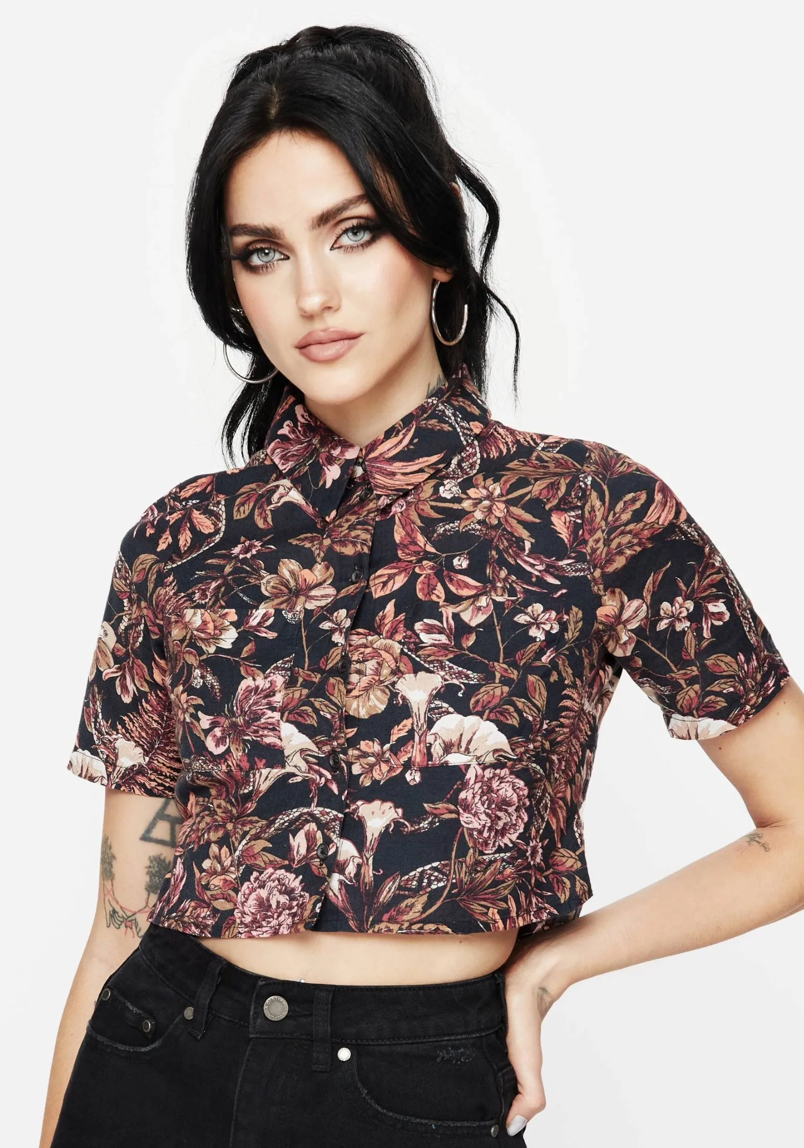 Tapered Cut NonScratchyLining Bashe Cotton Floral Snake Print Short Sleeve Shirt