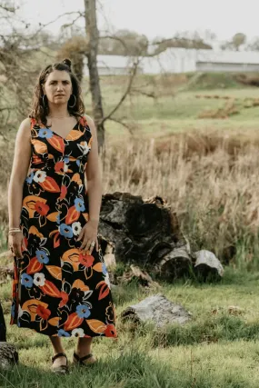 Timeless Shape Designer-Label Meadow Dress in Abstract Floral