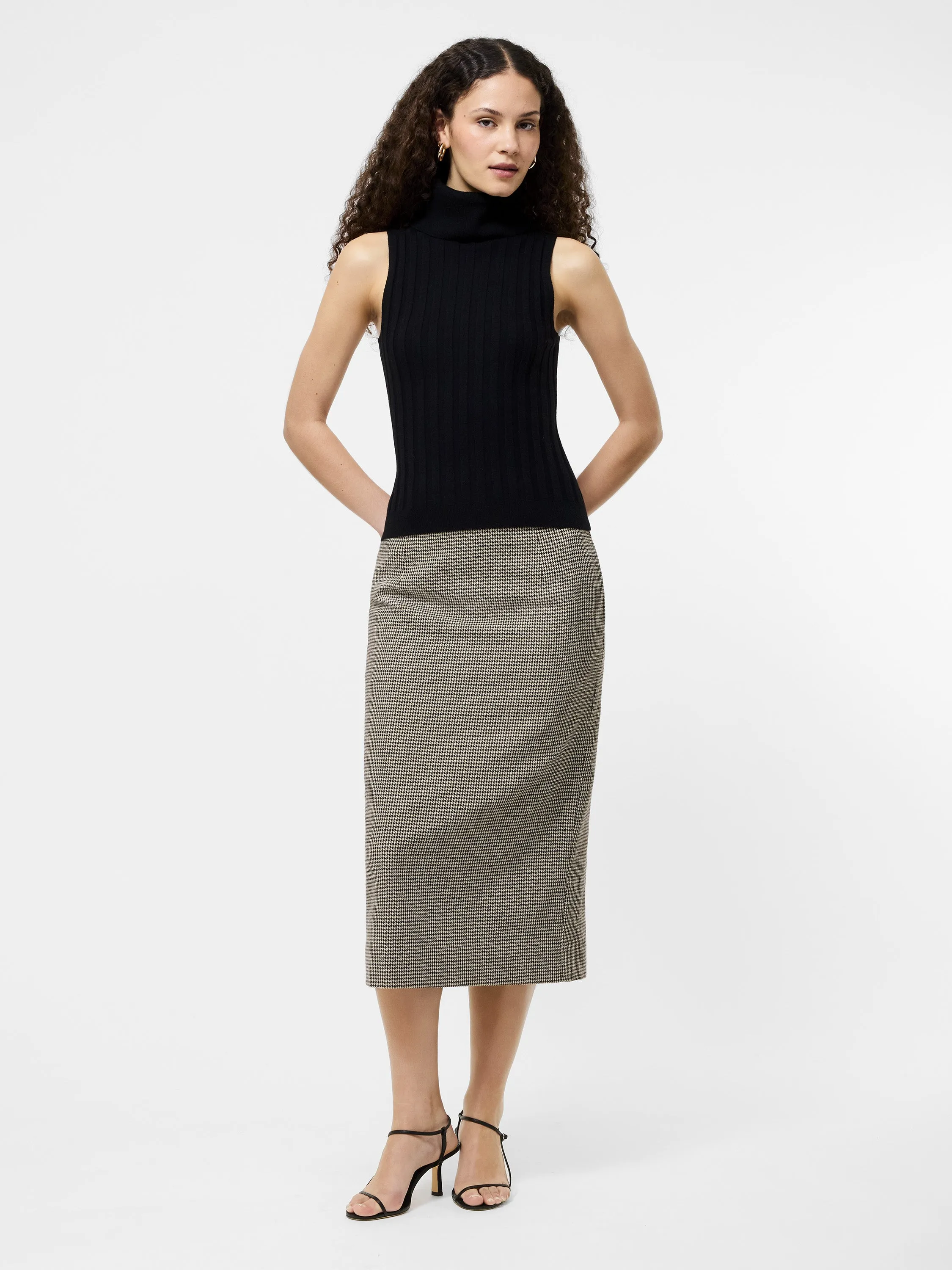 Weekend Look Modern Style Turtleneck Tank Sweater