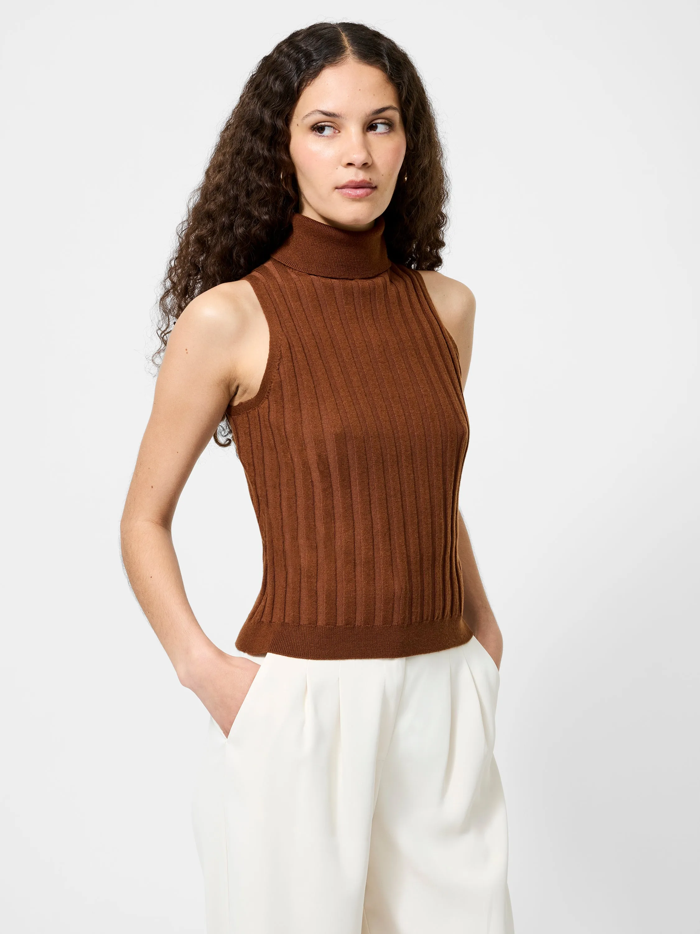 Turtleneck Tank Sweater Outdoor Look