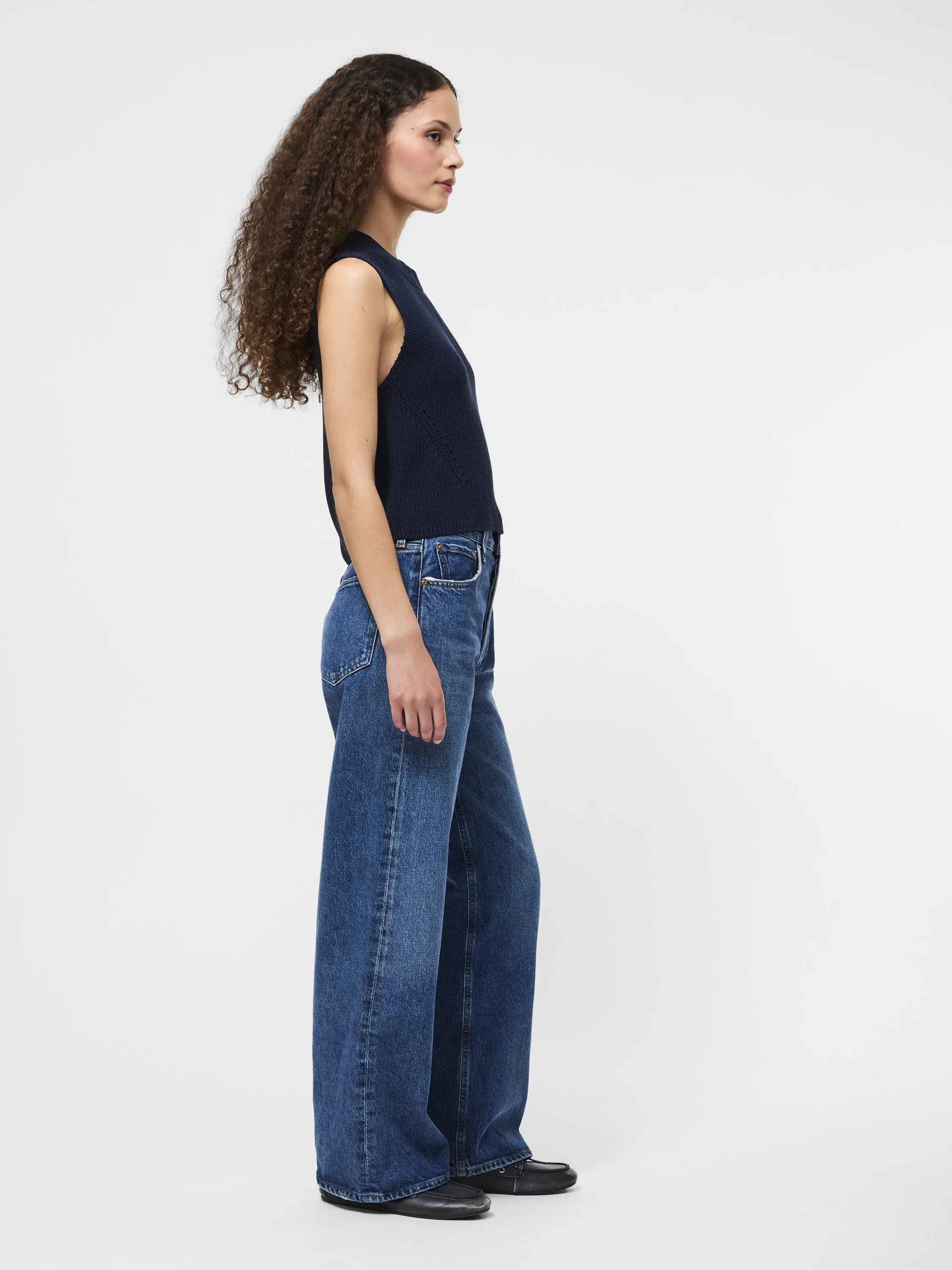 NonRestrictive Cuff QuickDry Fabric Mozart Crewneck Sleeveless Vest