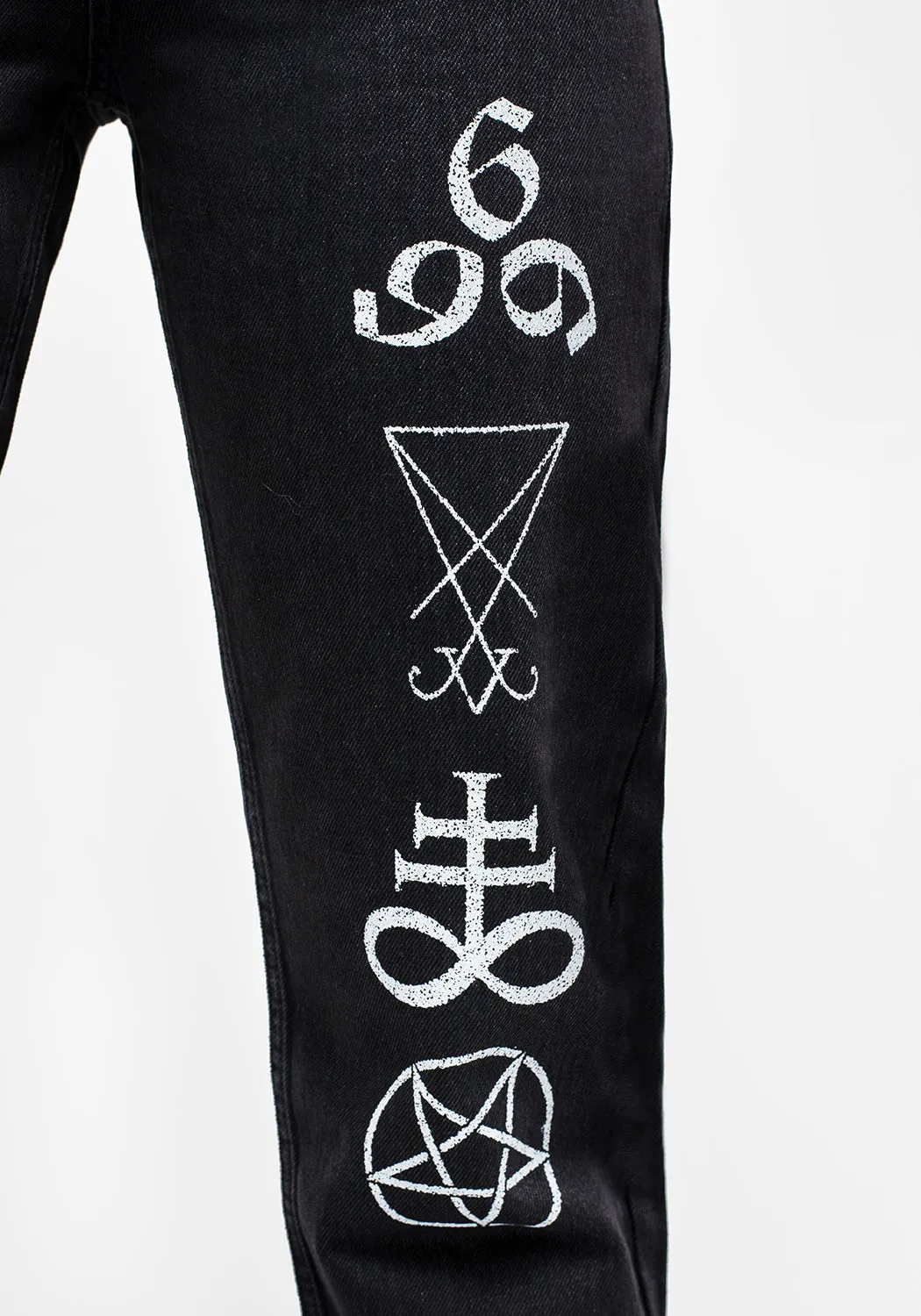 High Street Fashion Infernal Mom Jean