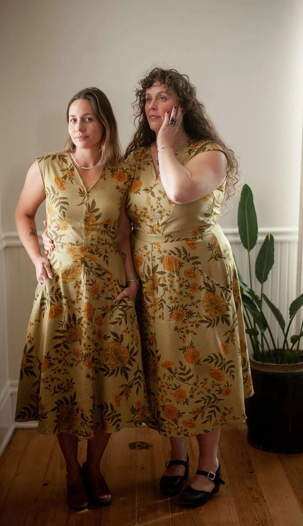 Back-Pocket Gathered Skirt Xena Dress in Mustard Marigold Linen